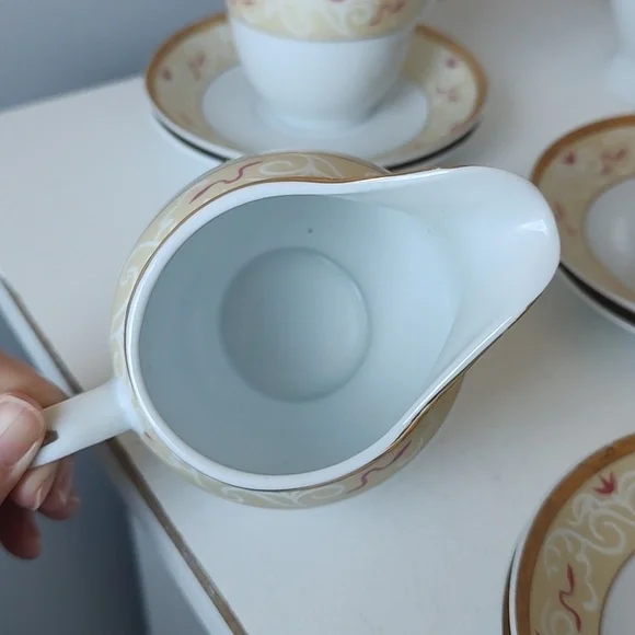 Tea Set Bundle Including 8 Cups With Matching Saucers - Picture 9 of 11